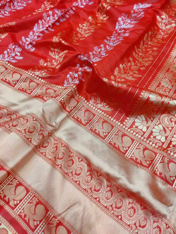 Red_Embellished_Banarasi_Jacquard_Saree_(Red)